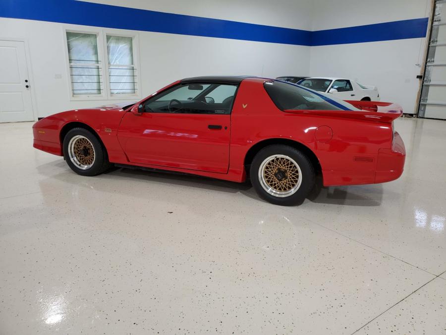  Pontiac Firebird Trans Am GTA T-Roof 1989 года  (фото 15 из 55)